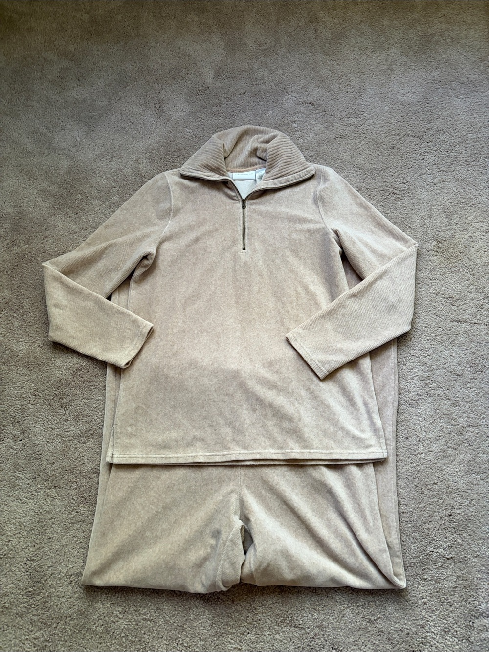 Liz Claiborne Women's Beige Two-Piece Straight Leg Lounge Set like New size M